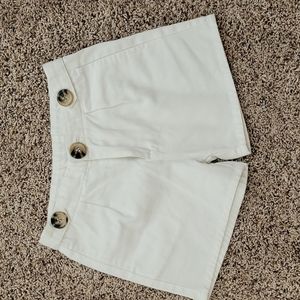 Vignette, size 6, white shorts